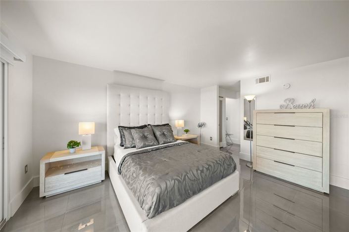 Image No.26-2 Bed Property for sale