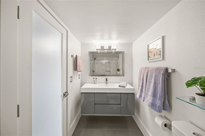 Image No.30-2 Bed Property for sale