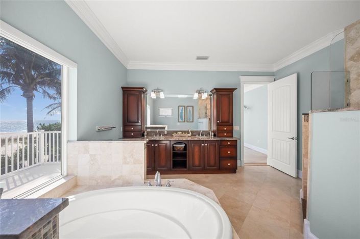 Image No.32-4 Bed Property for sale