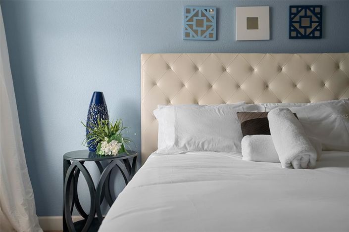 Image No.20-7 Bed Property for sale