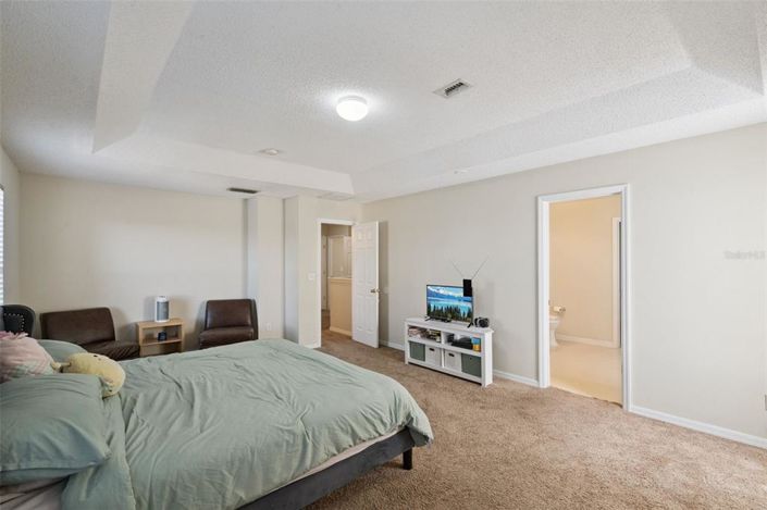 Image No.10-6 Bed Property for sale