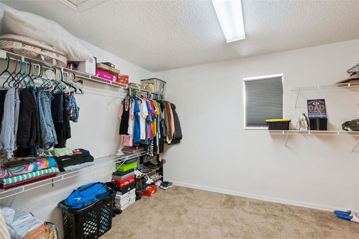 Image No.17-6 Bed Property for sale