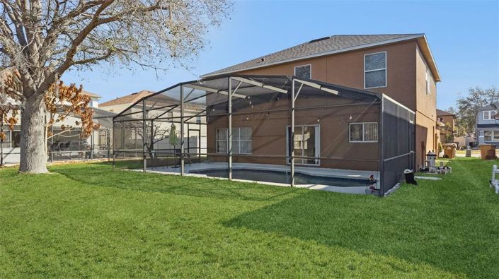 Image No.18-6 Bed Property for sale