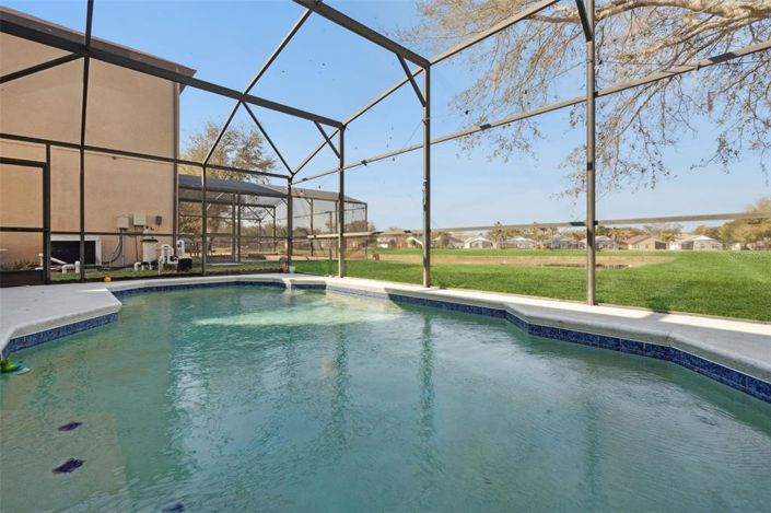 Image No.2-6 Bed Property for sale