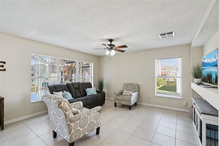 Image No.24-6 Bed Property for sale