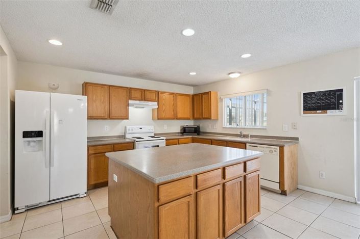 Image No.25-6 Bed Property for sale