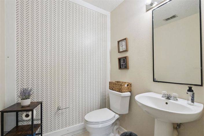 Image No.31-6 Bed Property for sale