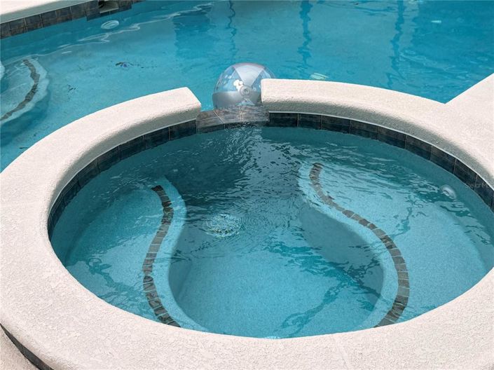 Image No.10-4 Bed Property for sale