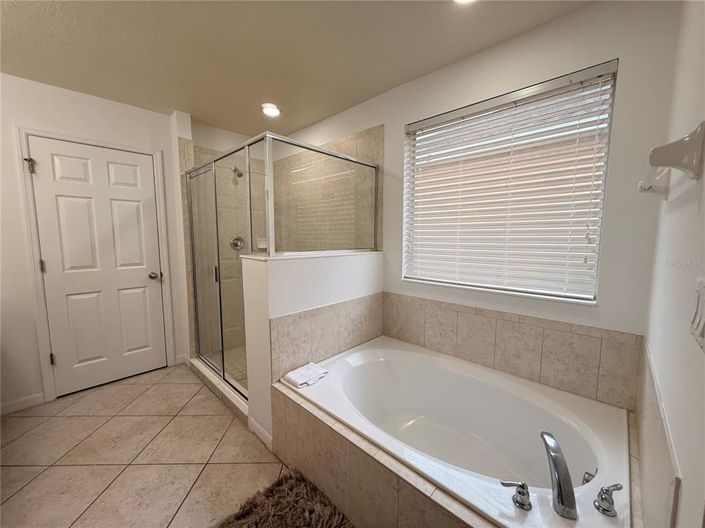 Image No.26-4 Bed Property for sale