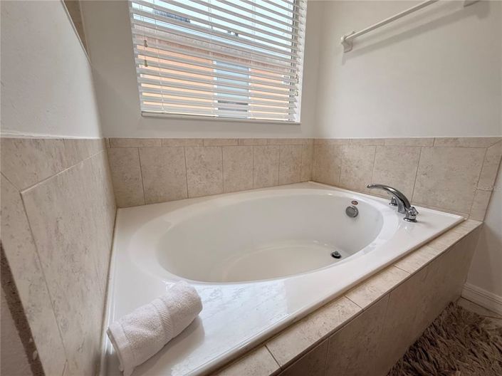 Image No.28-4 Bed Property for sale