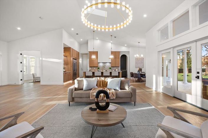 Image No.10-4 Bed Property for sale