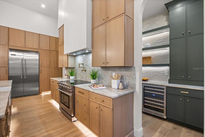 Image No.17-4 Bed Property for sale