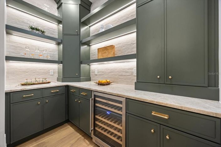 Image No.18-4 Bed Property for sale