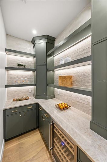 Image No.19-4 Bed Property for sale