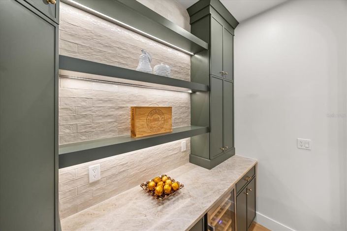 Image No.20-4 Bed Property for sale