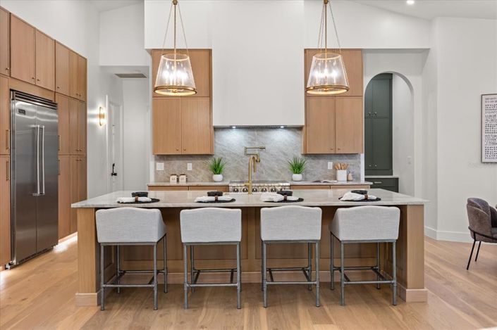 Image No.22-4 Bed Property for sale