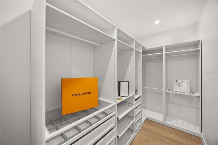 Image No.27-4 Bed Property for sale