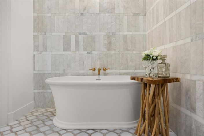 Image No.38-4 Bed Property for sale