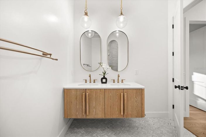 Image No.53-4 Bed Property for sale