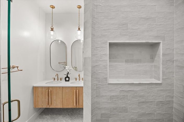 Image No.56-4 Bed Property for sale