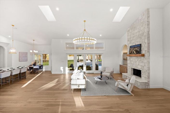 Image No.7-4 Bed Property for sale