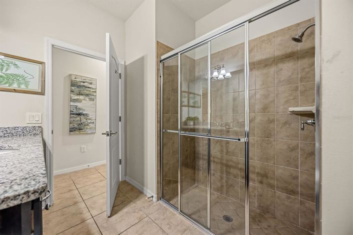 Image No.12-9 Bed Property for sale