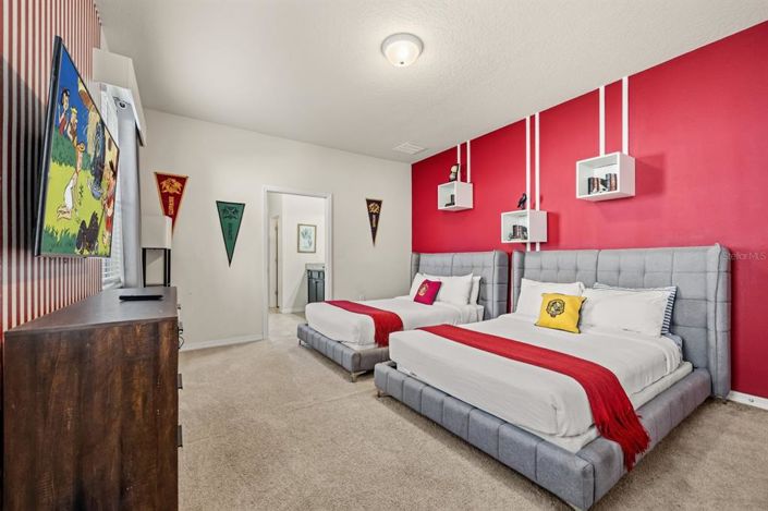 Image No.23-9 Bed Property for sale