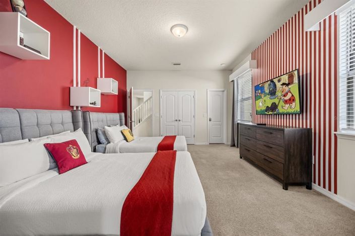 Image No.24-9 Bed Property for sale