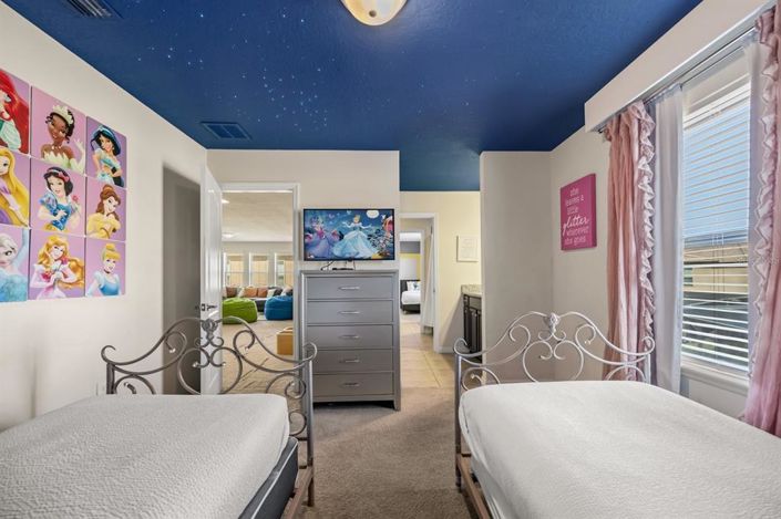 Image No.32-9 Bed Property for sale