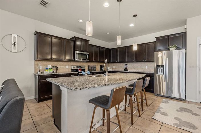 Image No.4-9 Bed Property for sale