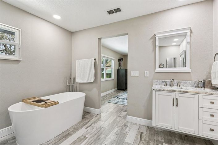 Image No.27-4 Bed Property for sale