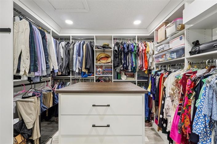 Image No.28-4 Bed Property for sale