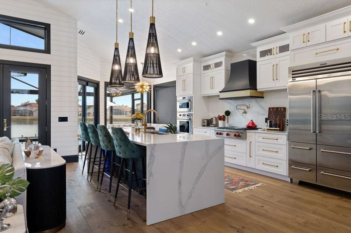 Image No.10-4 Bed Property for sale