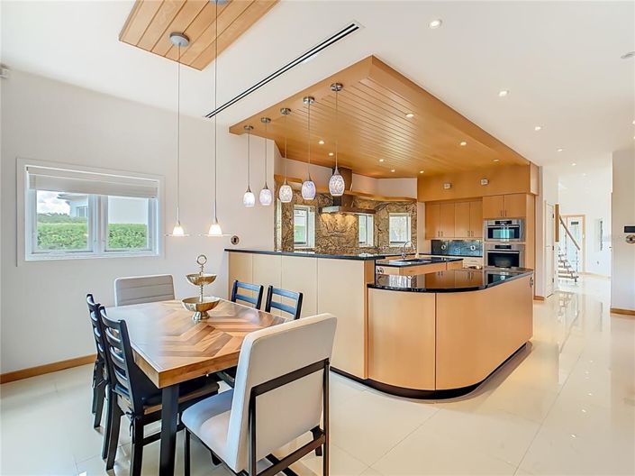 Image No.12-3 Bed Property for sale