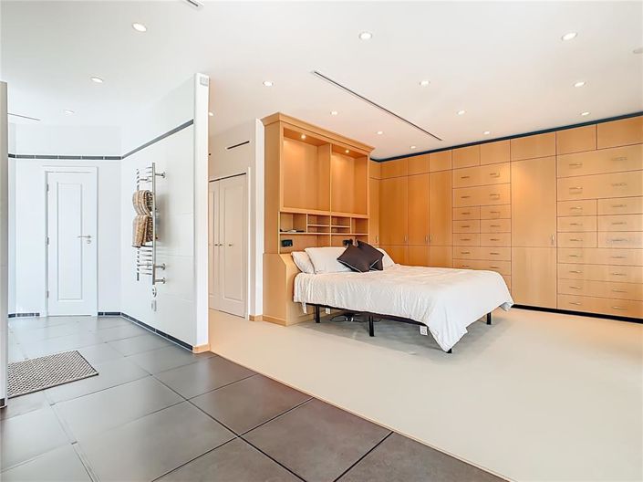 Image No.24-3 Bed Property for sale