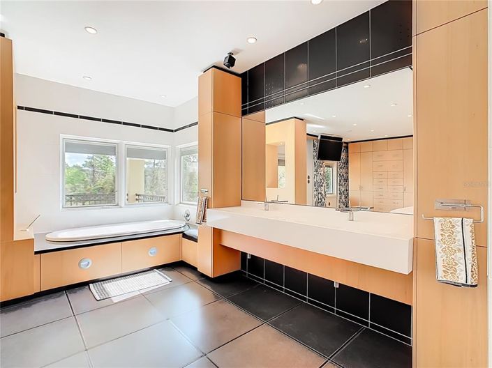 Image No.31-3 Bed Property for sale