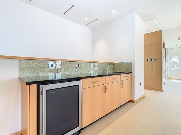 Image No.34-3 Bed Property for sale