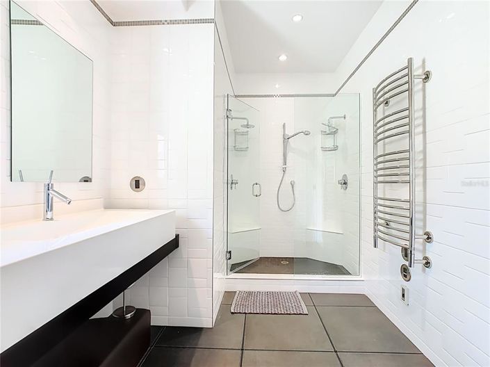 Image No.39-3 Bed Property for sale