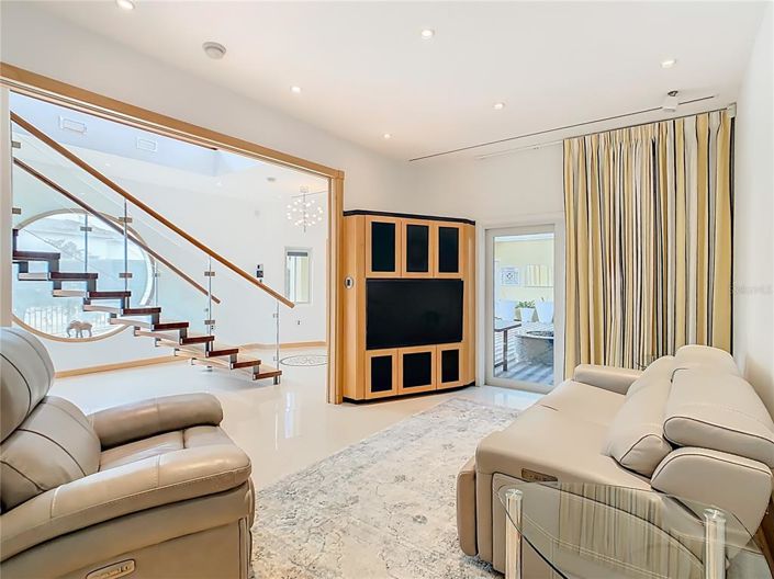 Image No.5-3 Bed Property for sale