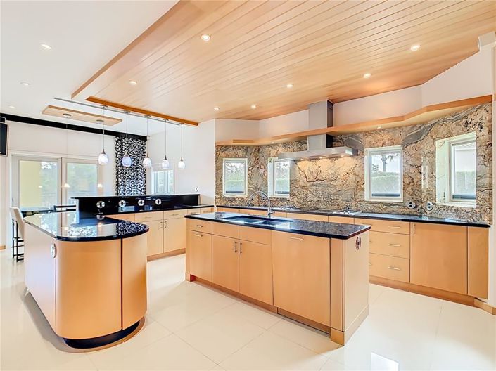 Image No.8-3 Bed Property for sale