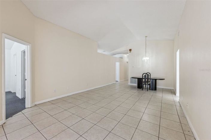 Image No.5-5 Bed Property for sale