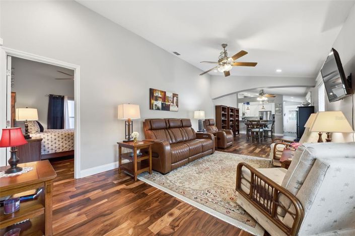 Image No.3-3 Bed Property for sale