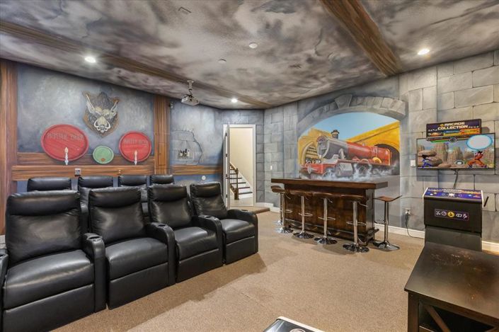 Image No.10-5 Bed Property for sale