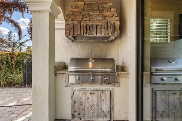 Image No.26-5 Bed Property for sale