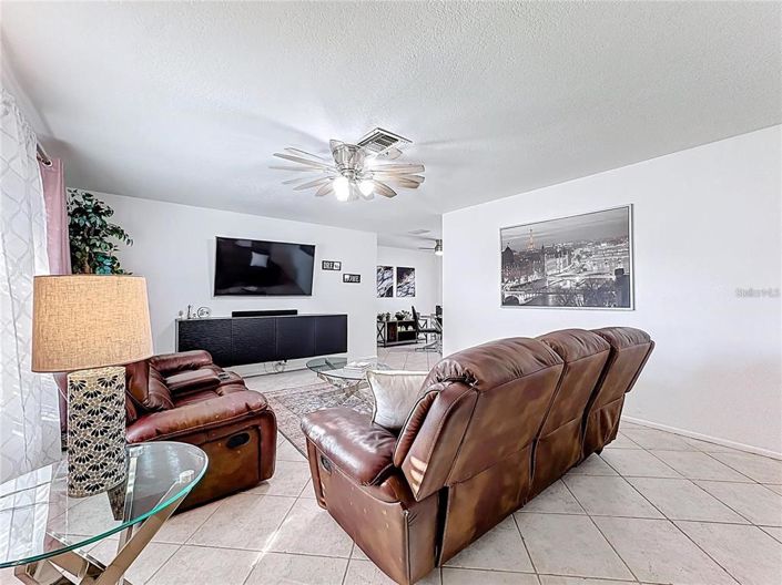 Image No.4-3 Bed Property for sale