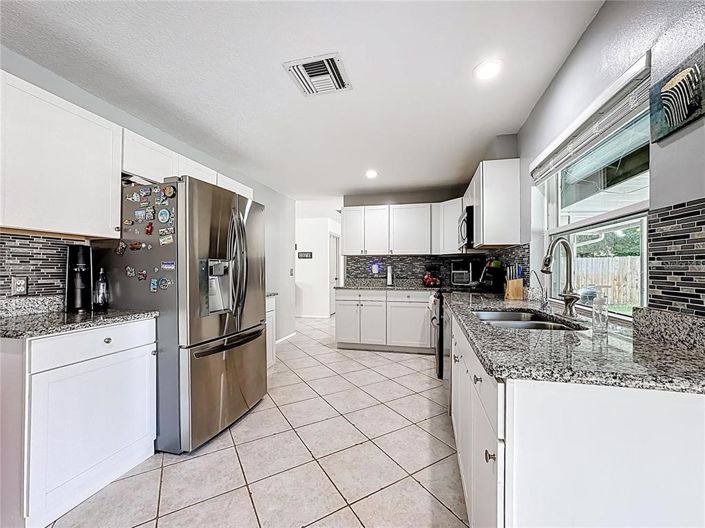 Image No.8-3 Bed Property for sale