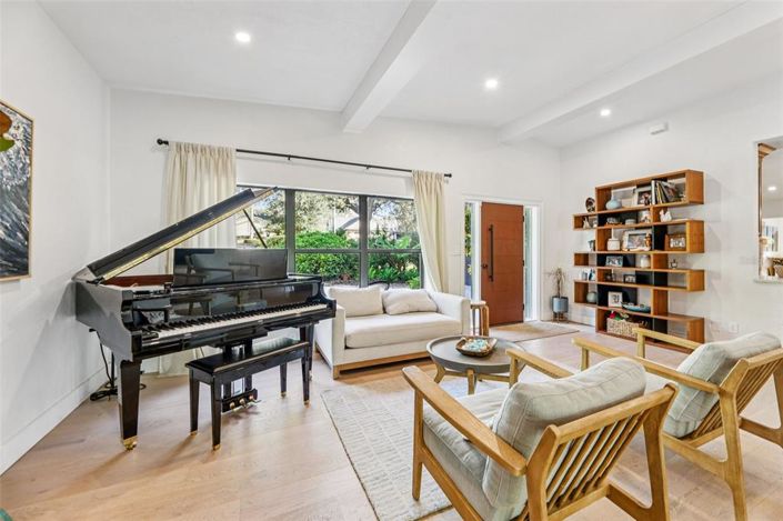 Image No.26-4 Bed Property for sale