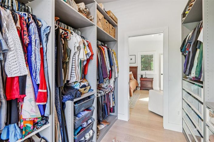 Image No.43-4 Bed Property for sale