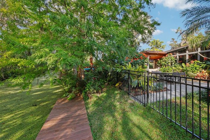 Image No.54-4 Bed Property for sale