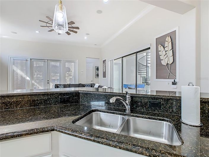 Image No.14-5 Bed Property for sale